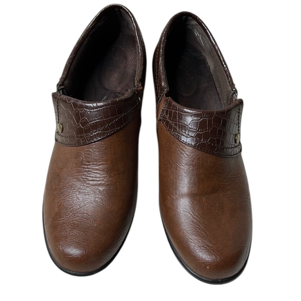 Easy Street Darcy size 11M. Zip on side